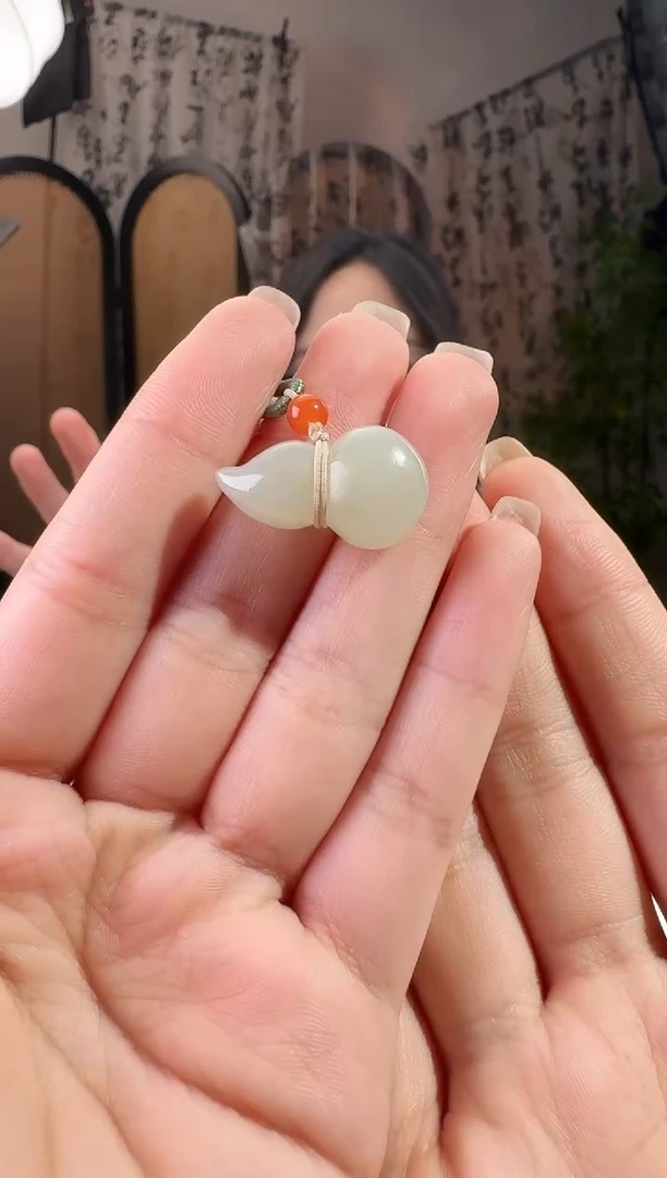 和田玉未镶嵌颈饰葫芦p