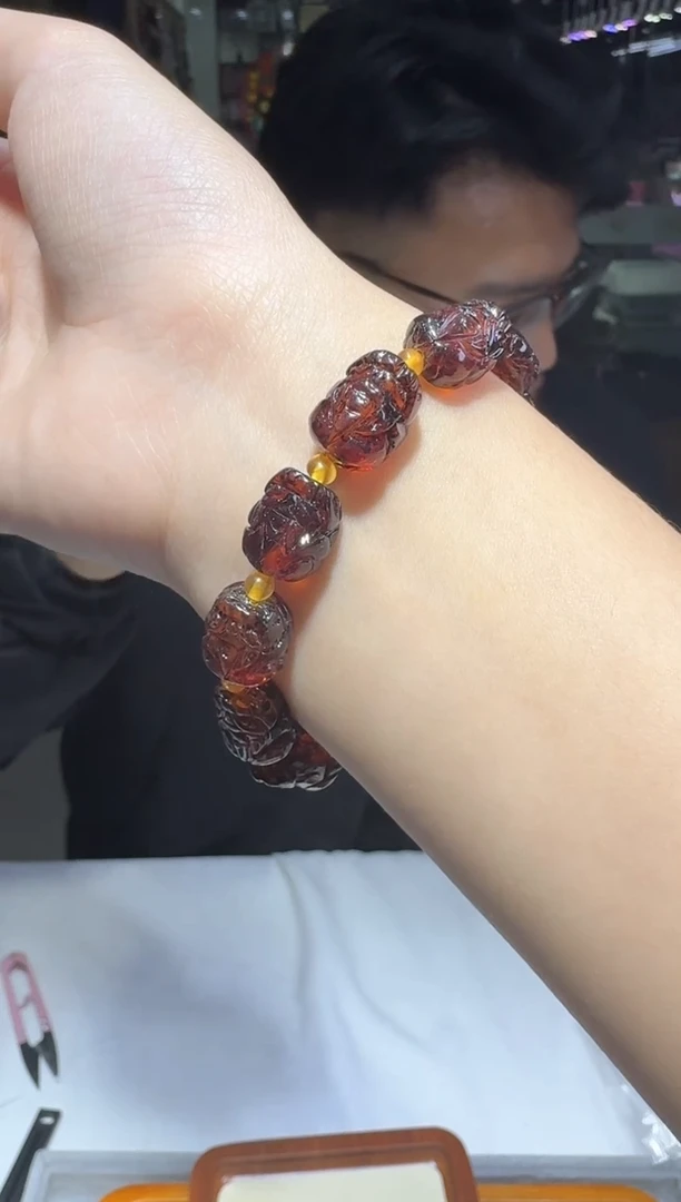 【闪购商品】血珀手链未镶嵌多样性发一件 259