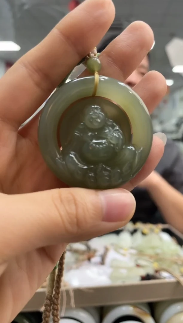 颈饰未镶嵌和田玉高品佛公吊坠发一件