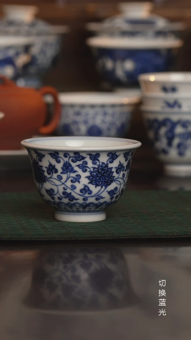 松风馆藏仿明青花缠枝莲金刚莲撇口杯