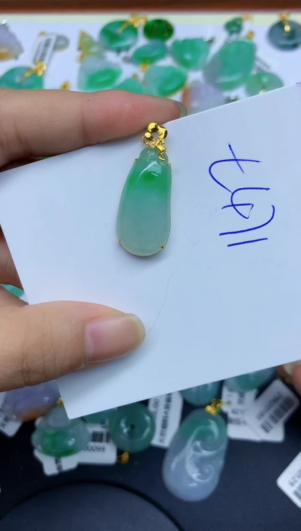 翡翠18K金镶嵌颈饰11111111