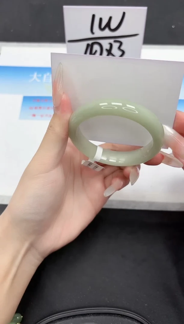 未镶嵌手镯石英质玉257-53.4