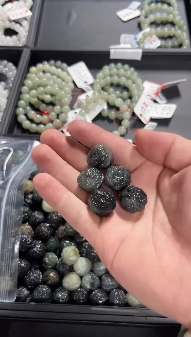 未镶嵌和田玉珠宝半成品新疆料 单珠核桃多样性发一