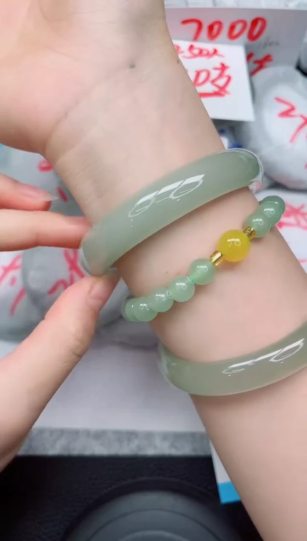 未镶嵌手镯石英质玉43-58.7