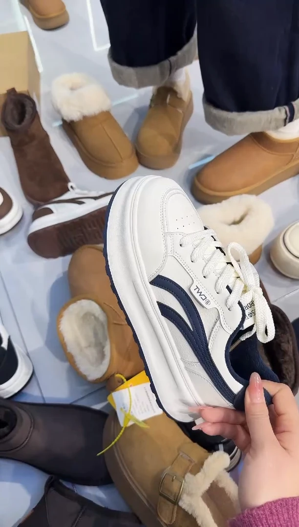 板鞋 6018蓝色 39码（38脚的穿