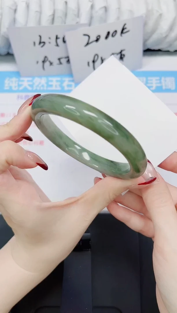 【闪购商品】石英质玉手镯未镶嵌18