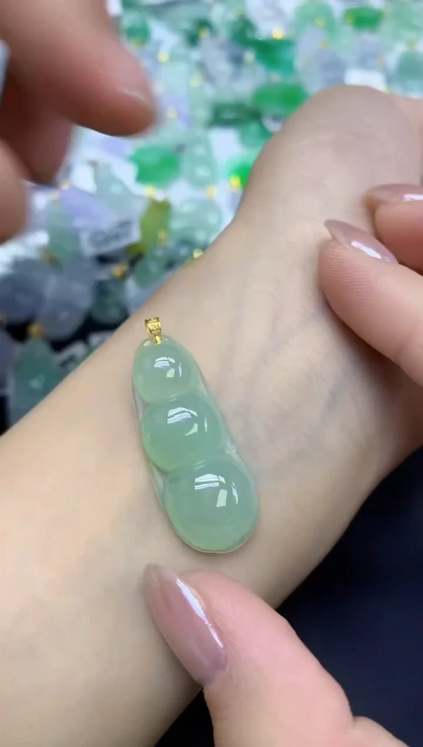 颈饰18K金镶嵌翡翠天然缅甸翡翠A货多样性发一件