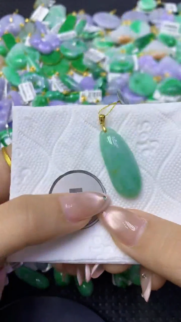 颈饰未镶嵌翡翠天然缅甸翡翠A货