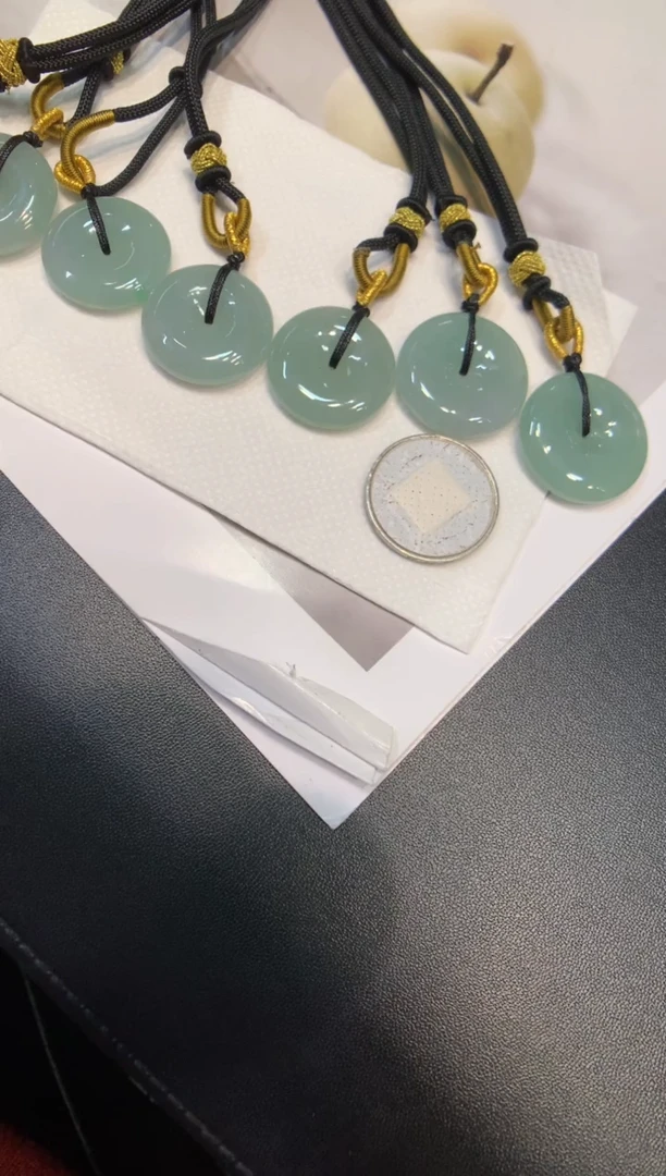 颈饰未镶嵌翡翠平安扣 多样性发一件