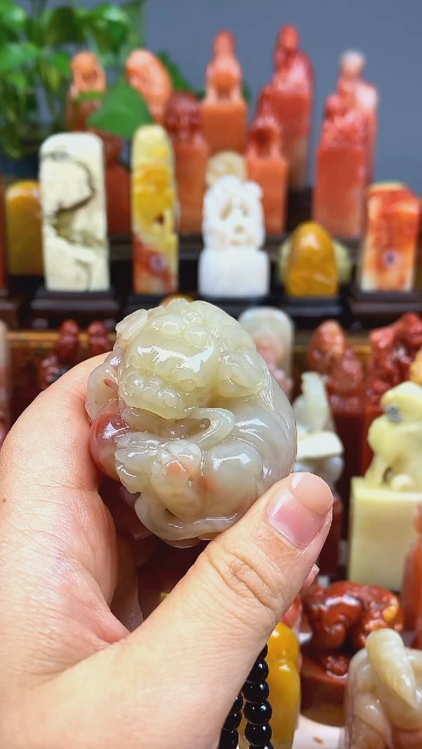 昌化石印石芙蓉狮子手把件