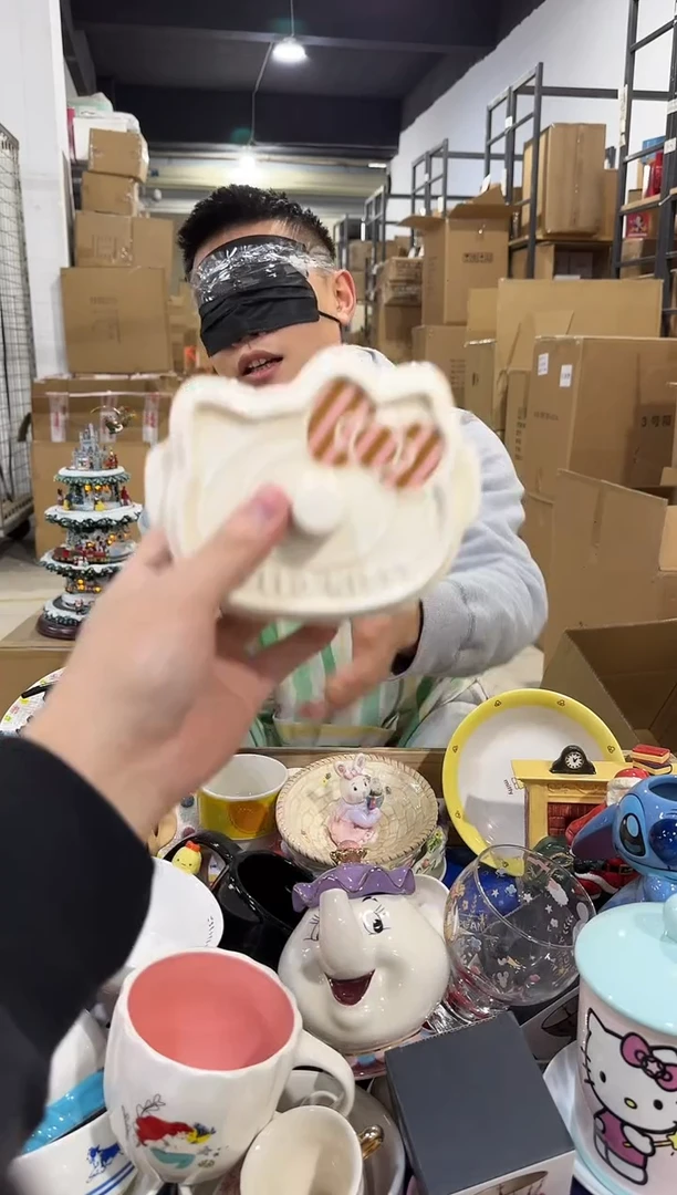 瓷片白色kt猫炖盅