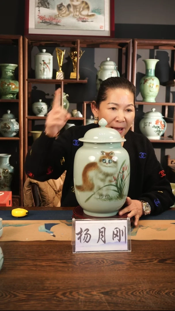 釉中彩 猫画 冬瓜盖罐L