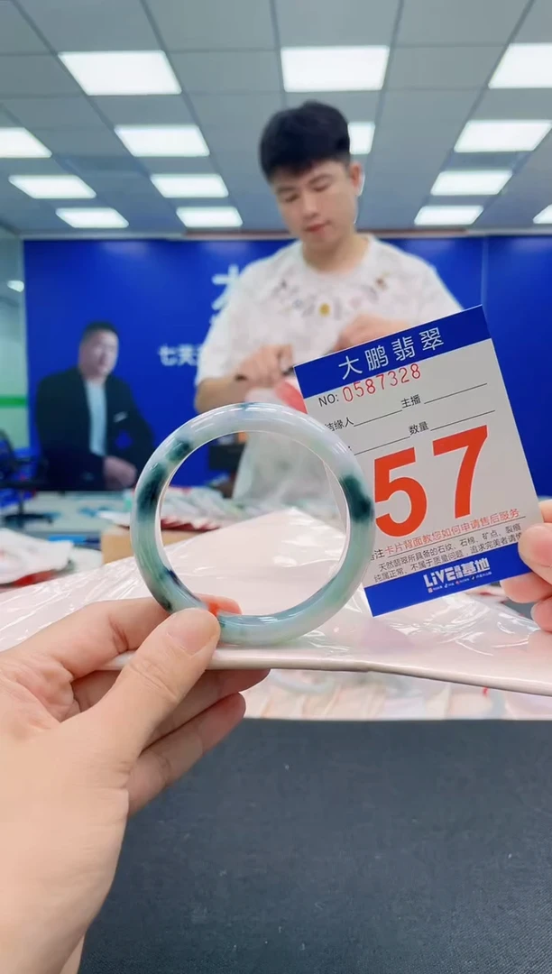 翡翠手镯未镶嵌AAAAAAAAA