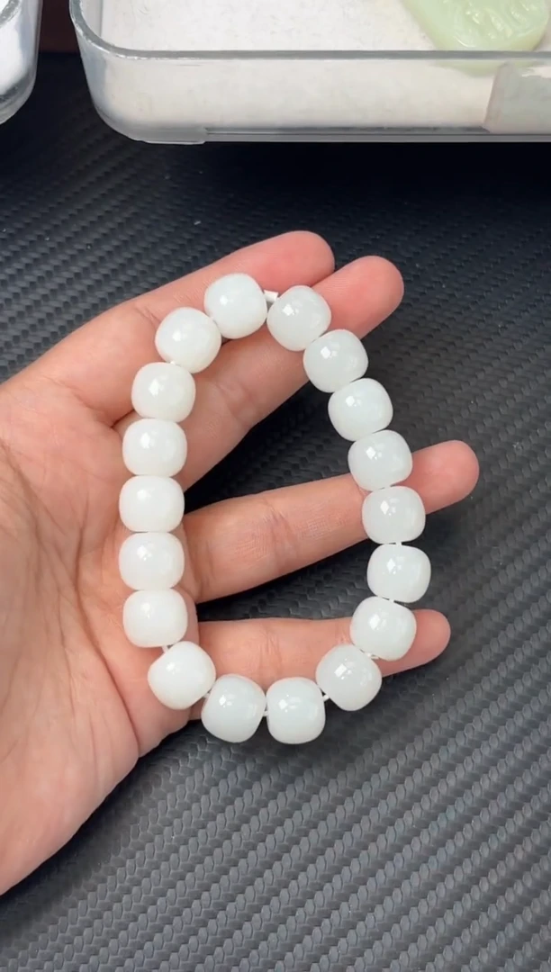 未镶嵌手串和田玉且末微色差天泰卡11*12M