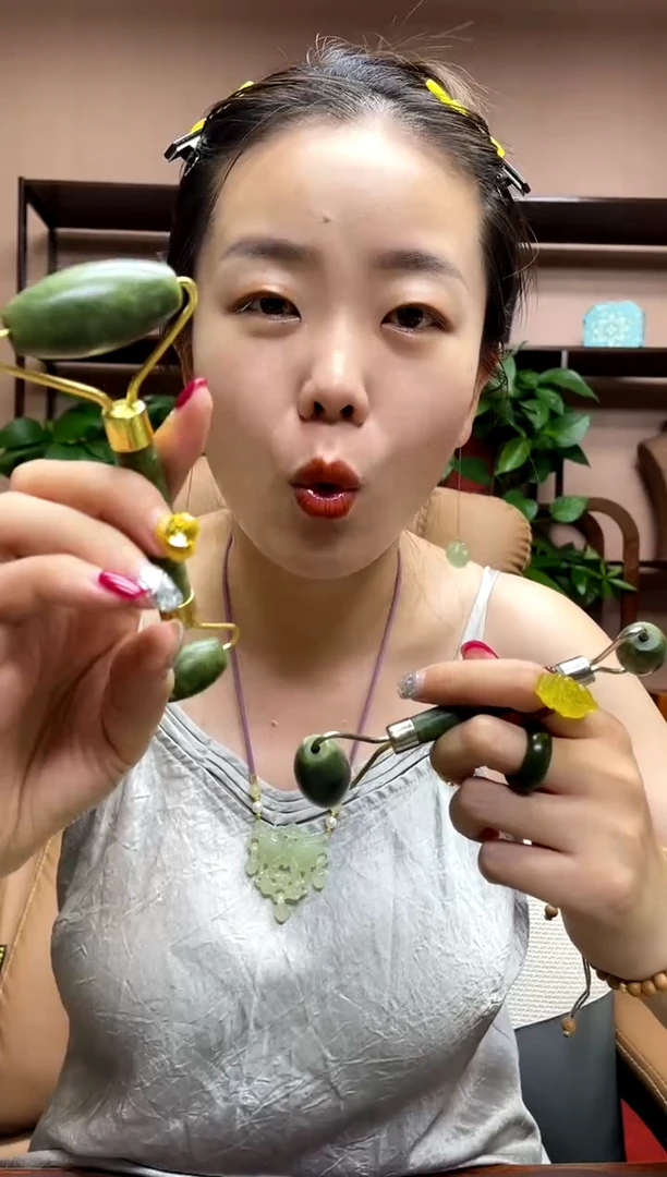 岫玉未镶嵌吊坠多样性发货发其中之一