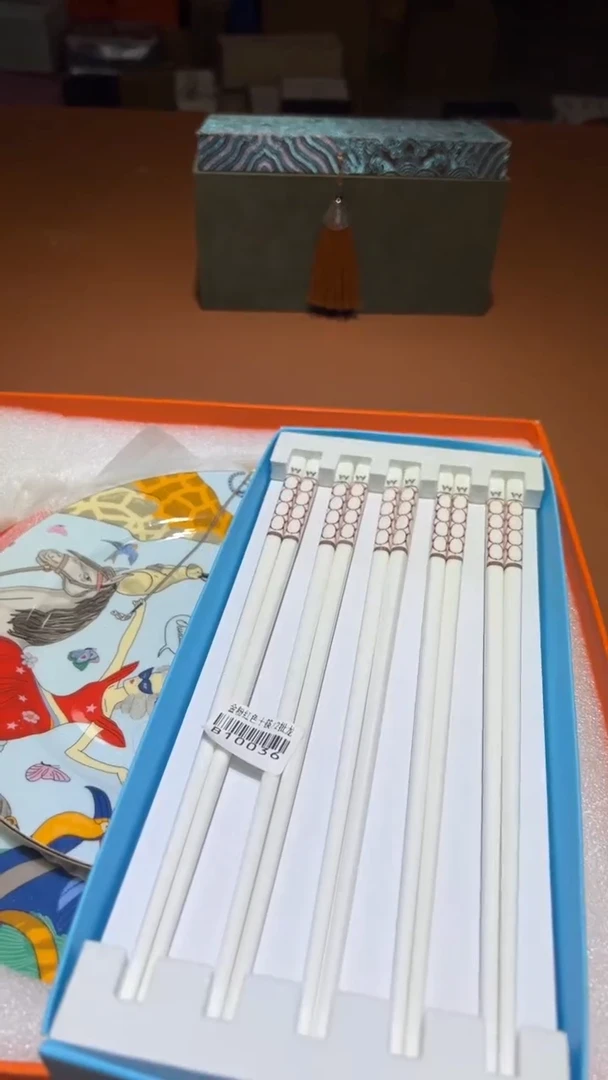 瓷片碗碟好物一件不留@@1