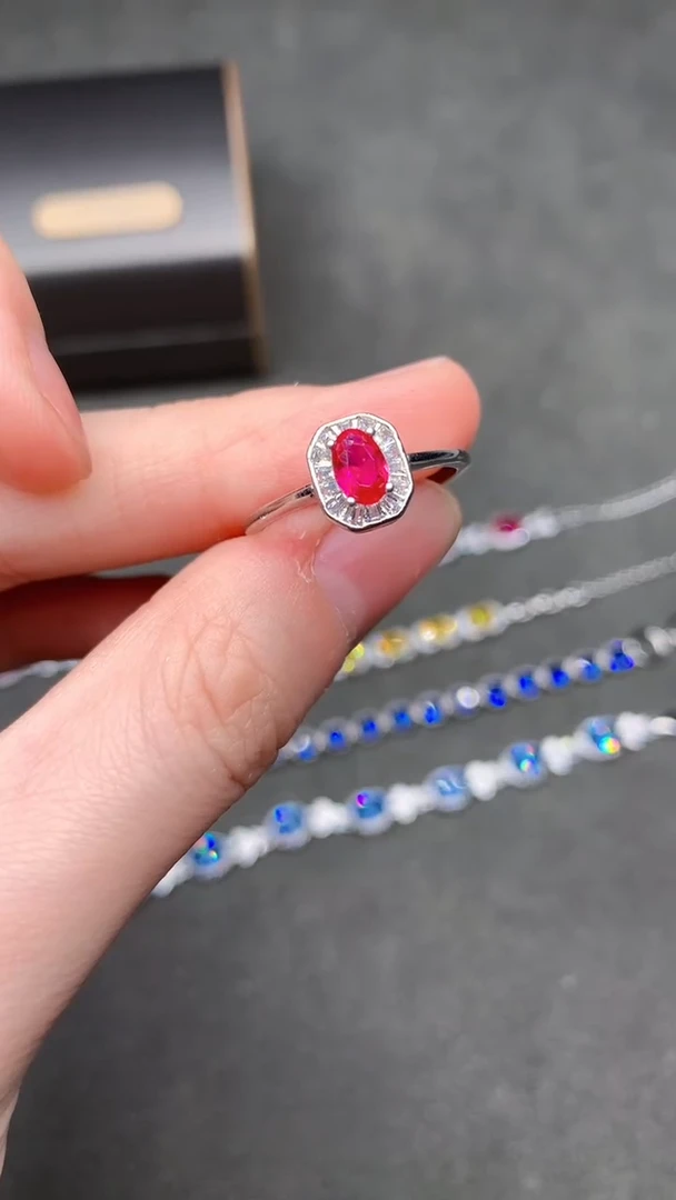 【闪购商品】蓝宝石戒指银S925镶嵌........