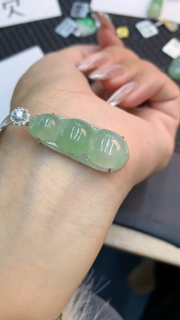 颈饰未镶嵌翡翠1