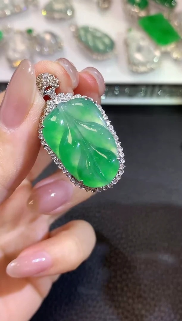 翡翠18K金镶嵌吊坠(不含链)舒*A28