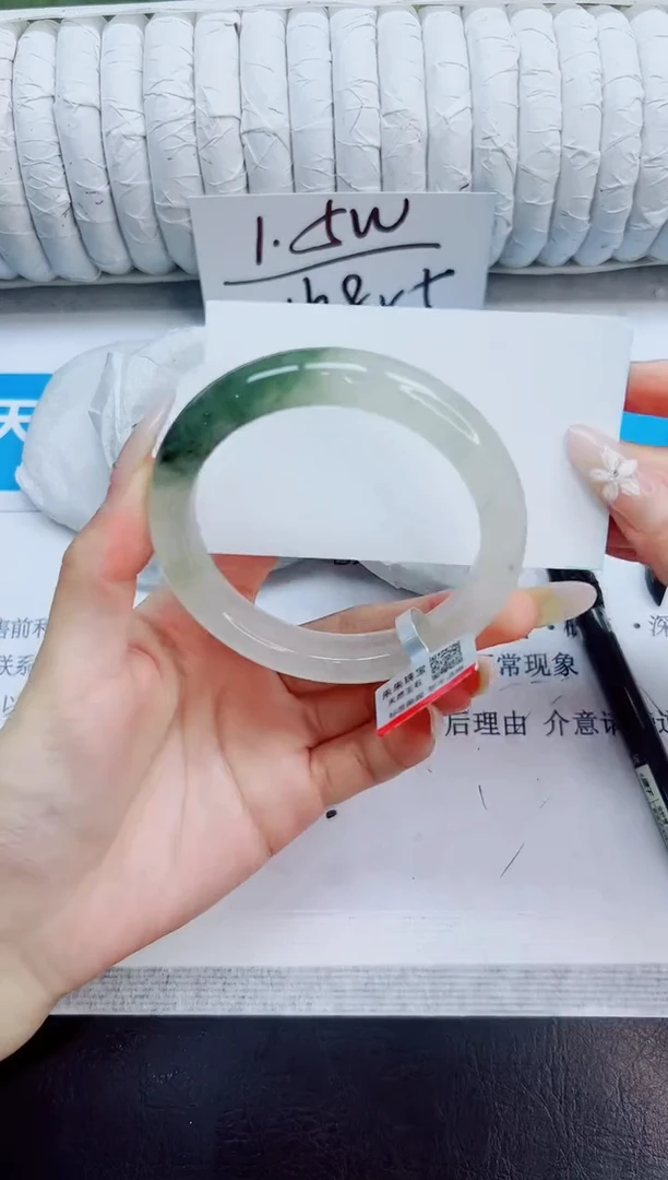 未镶嵌手镯石英质玉81/58.2