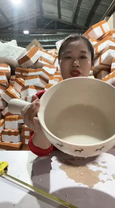 陶大瑕疵色差鹿白色手把锅