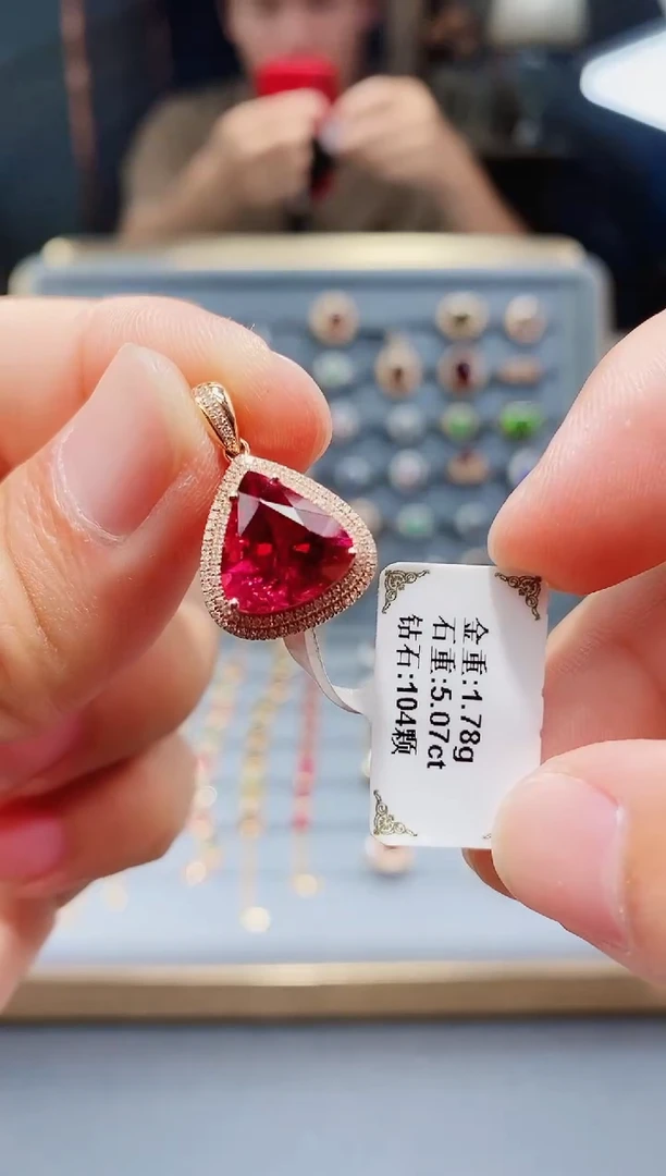 18K金镶嵌颈饰碧玺5.07.