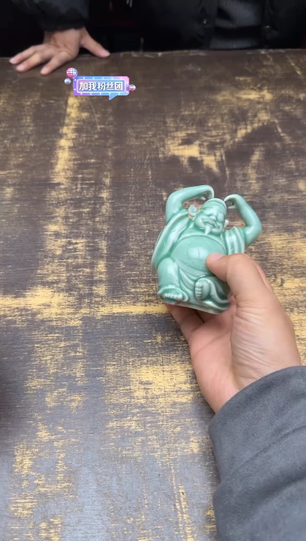 C*陈果比心财神摆件