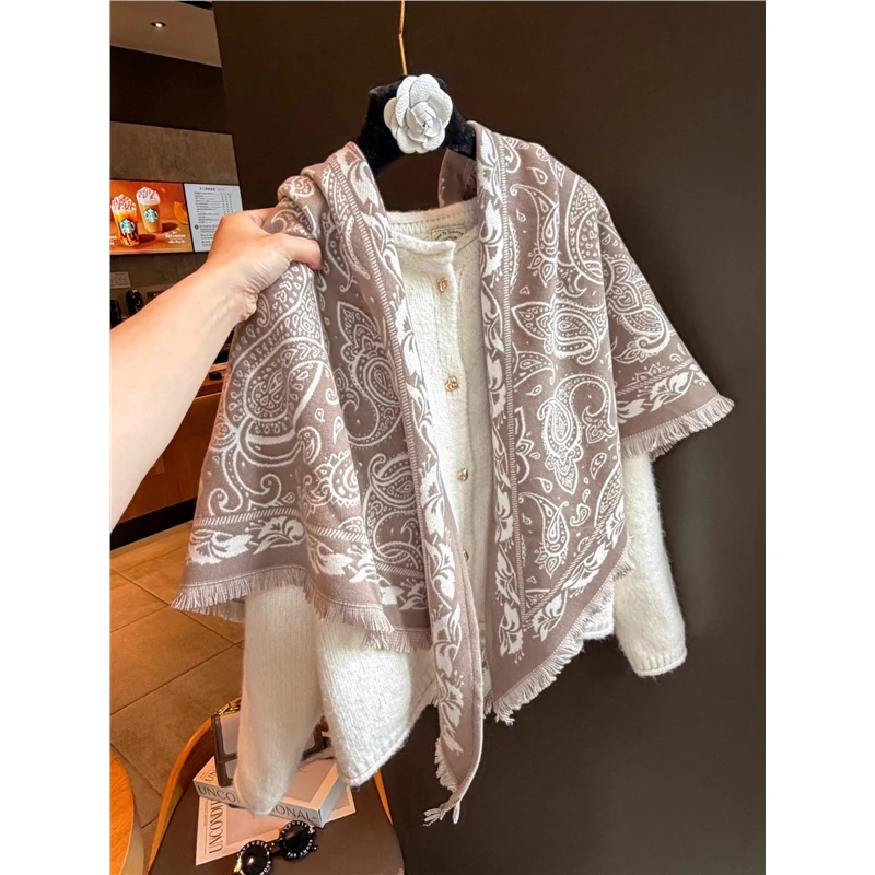 Miss Silas高档送礼三角巾女秋冬新款腰果花气质百搭披肩保暖围巾