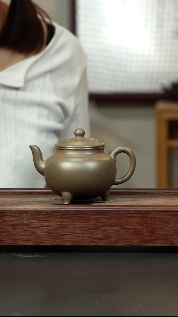 紫砂茶壶蟹壳青三足大彬如意