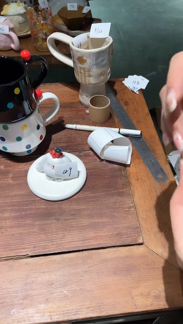 瓷杯盖 瑕疵 红色