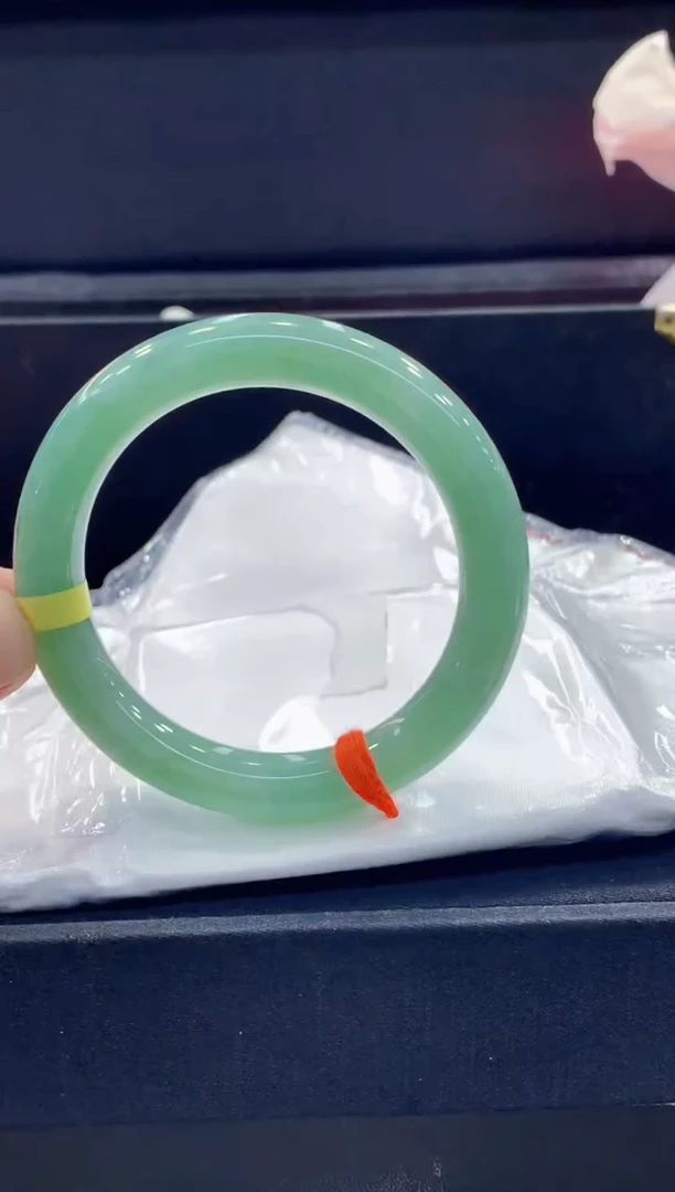 未镶嵌手镯翡翠翡翠手镯