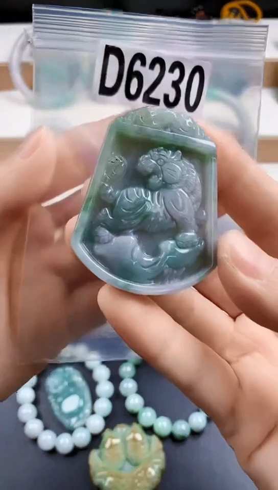 颈饰未镶嵌翡翠天然翡翠吊坠挂件