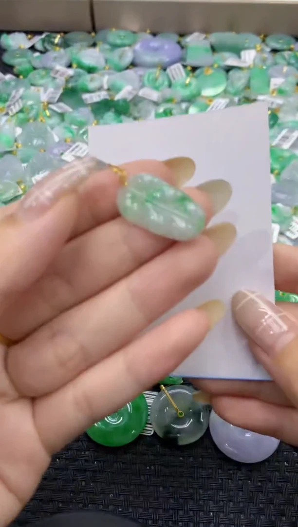 颈饰18K金镶嵌翡翠天然缅甸翡翠A货