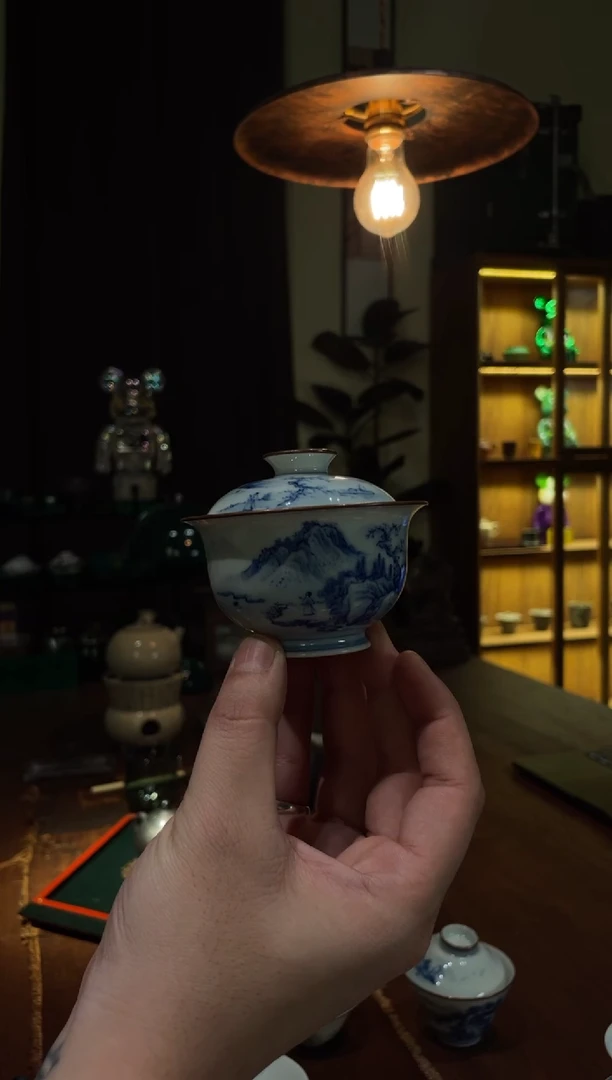 包铜青花山水盖碗.