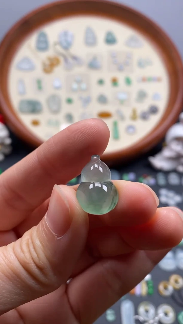 颈饰未镶嵌翡翠冰飘緑大葫芦/芬