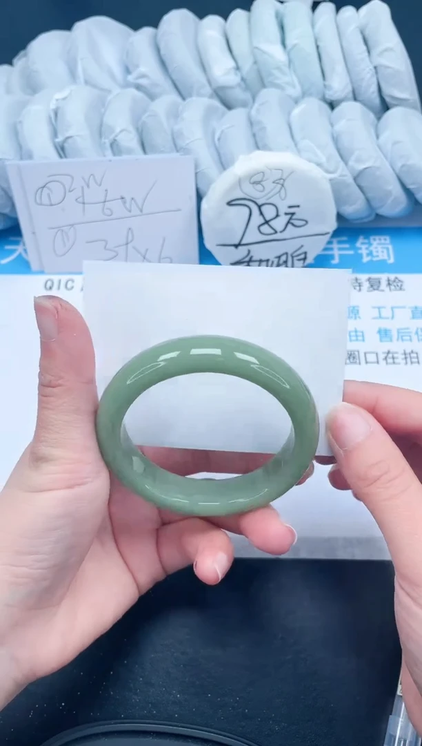 【闪购商品】石英质玉手镯未镶嵌125-56.5