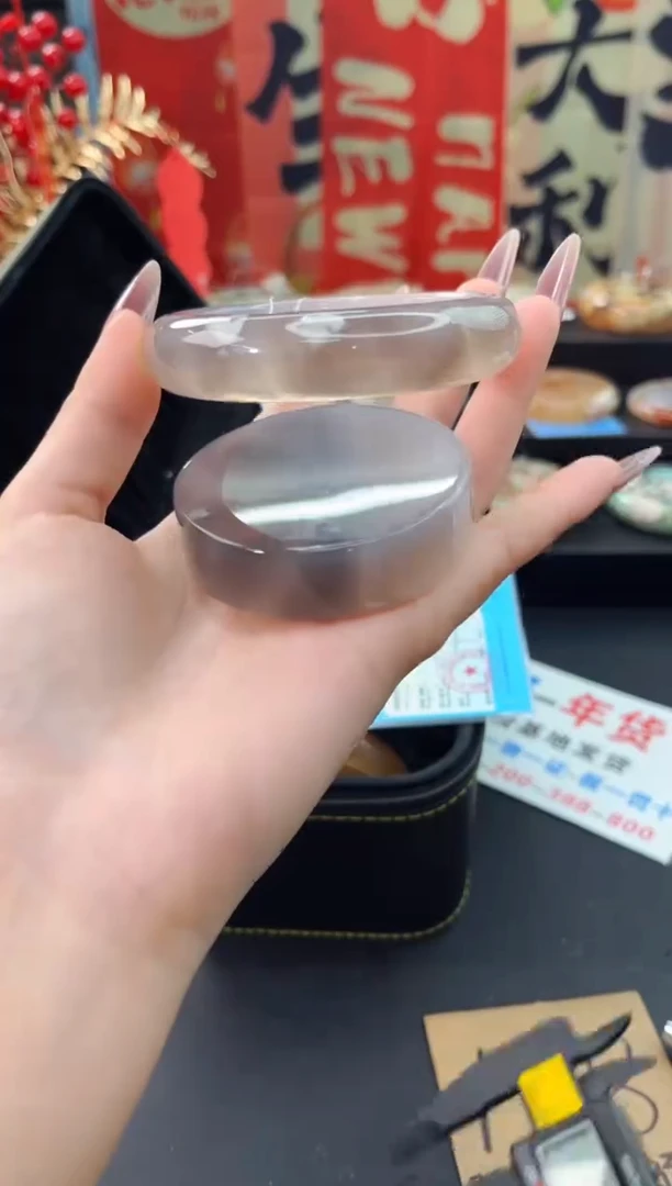 【闪购商品】石英质玉手镯未镶嵌赠送镯心（61圈口）