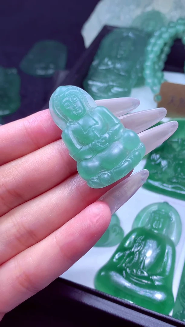 未镶嵌定制翡翠不****人天然翡翠A货吊坠 官方基地发货