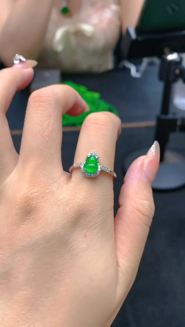 翡翠未镶嵌颈饰天然A货翡翠