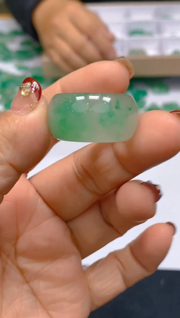 【闪购商品】石英质玉戒指未镶嵌冰美人非洲翠A货