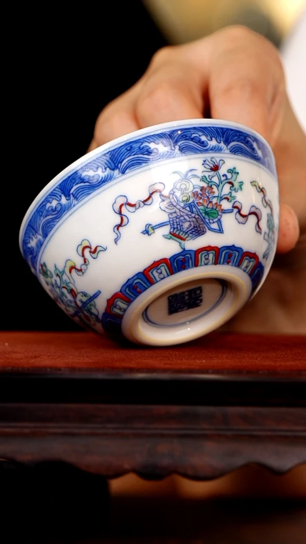 9涂杏花斗彩暗八宝握足单杯