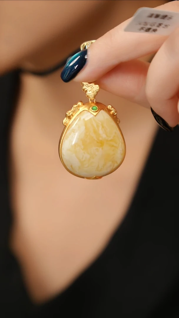 蜜蜡吊坠(赠链)银S925镶嵌景云白蜡吊坠