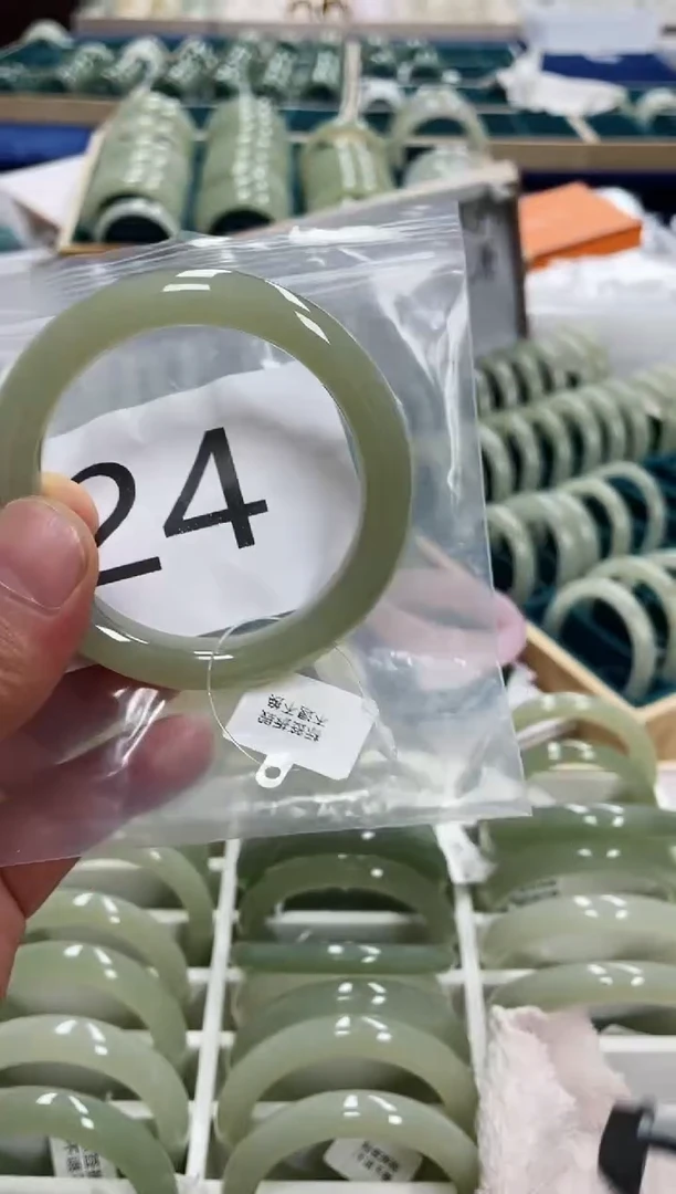 未镶嵌手镯和田玉和田玉手镯57 圈24 号