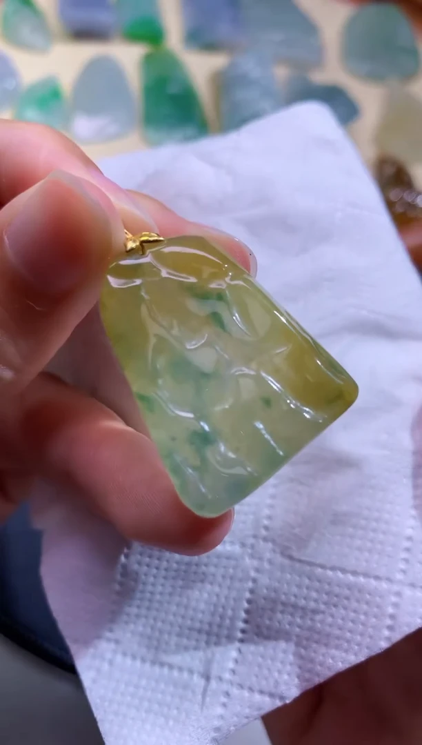 颈饰未镶嵌翡翠