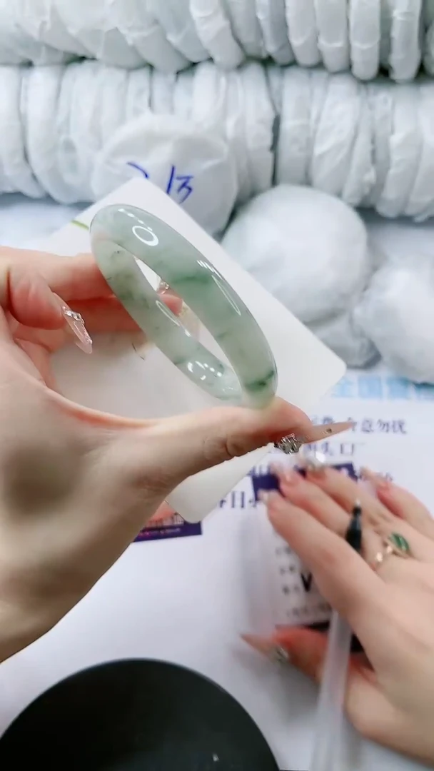 【闪购商品】石英质玉手镯未镶嵌多样性发货V99