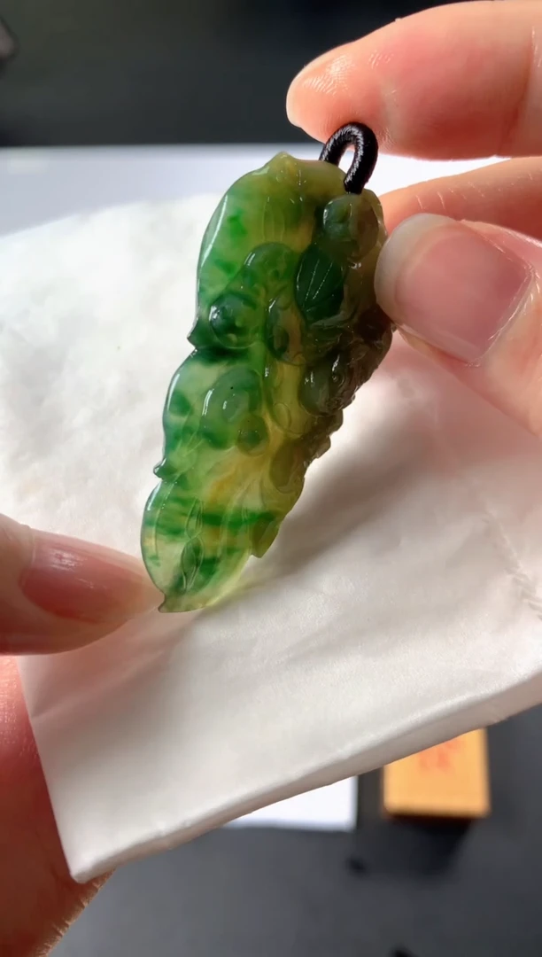 未镶嵌定制翡翠圈****圈毛货抛光