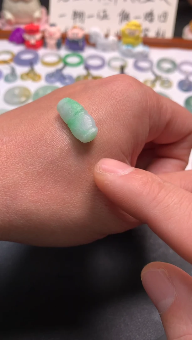 颈饰未镶嵌翡翠天然缅甸翡翠竹节