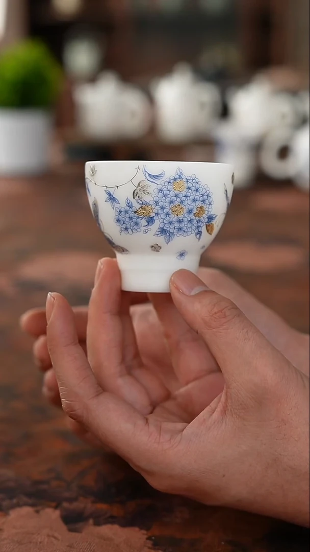 林建文白瓷蓝绣球宽口杯