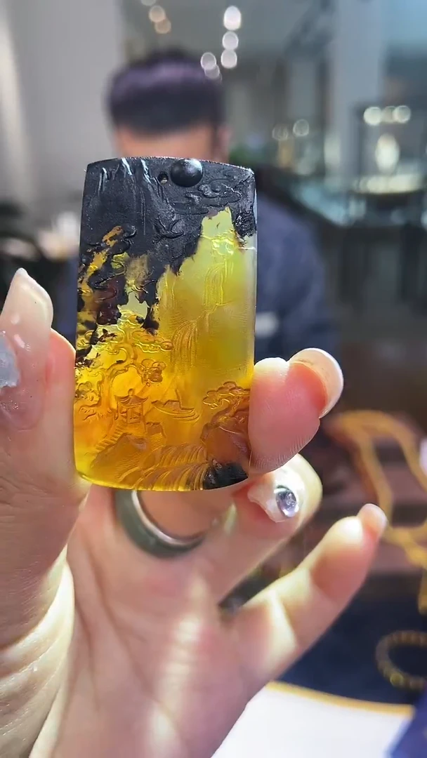 琥珀颈饰未镶嵌缅甸琥珀雕刻件