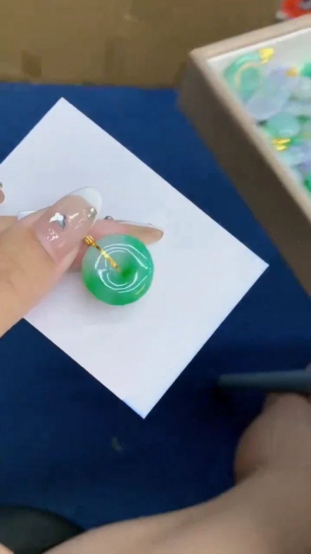 翡翠18K金镶嵌吊坠(不含链)1